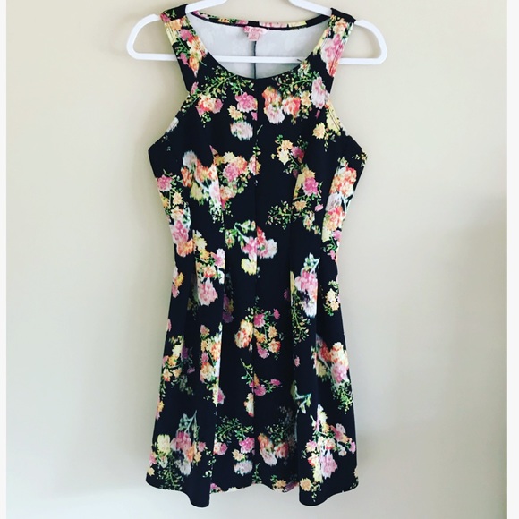 Candie’s women’s floral 💐skater style dress - Picture 2 of 6